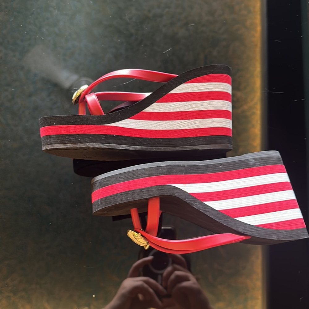 NWOT Authentic Juicy Couture Wedge Heel sandals in a cheery Black , Red & white - Picture 4 of 17